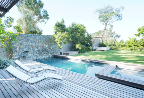 La tendance petite piscine : pourquoi elle a tout bon ?