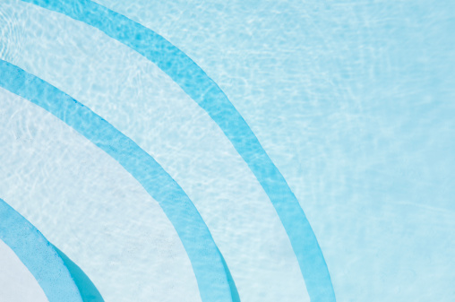 Fuite ou évaporation : comment distinguer les causes de déperditions d’eau dans votre piscine ?