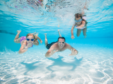 Piscine hors-sol ou piscine enterrée ? Le guide pour choisir