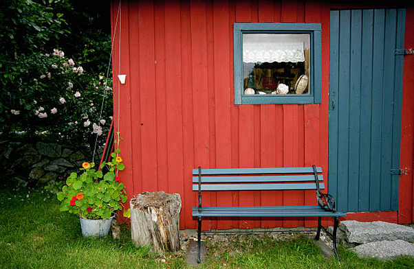 abri-jardin-bois-rouge-gris