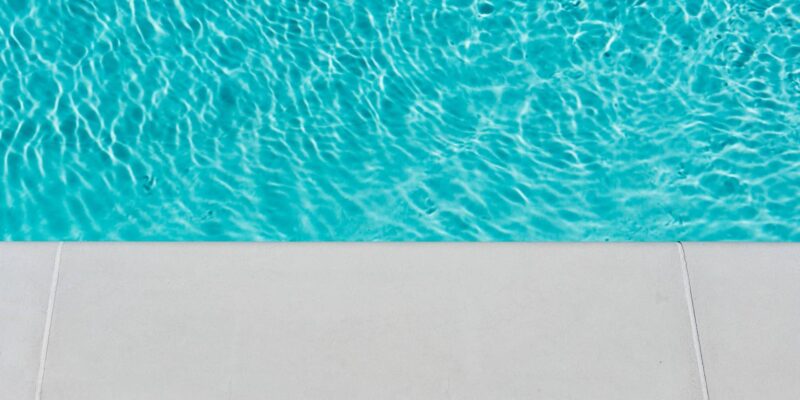 À qui faire appel pour installer une piscine coque ?